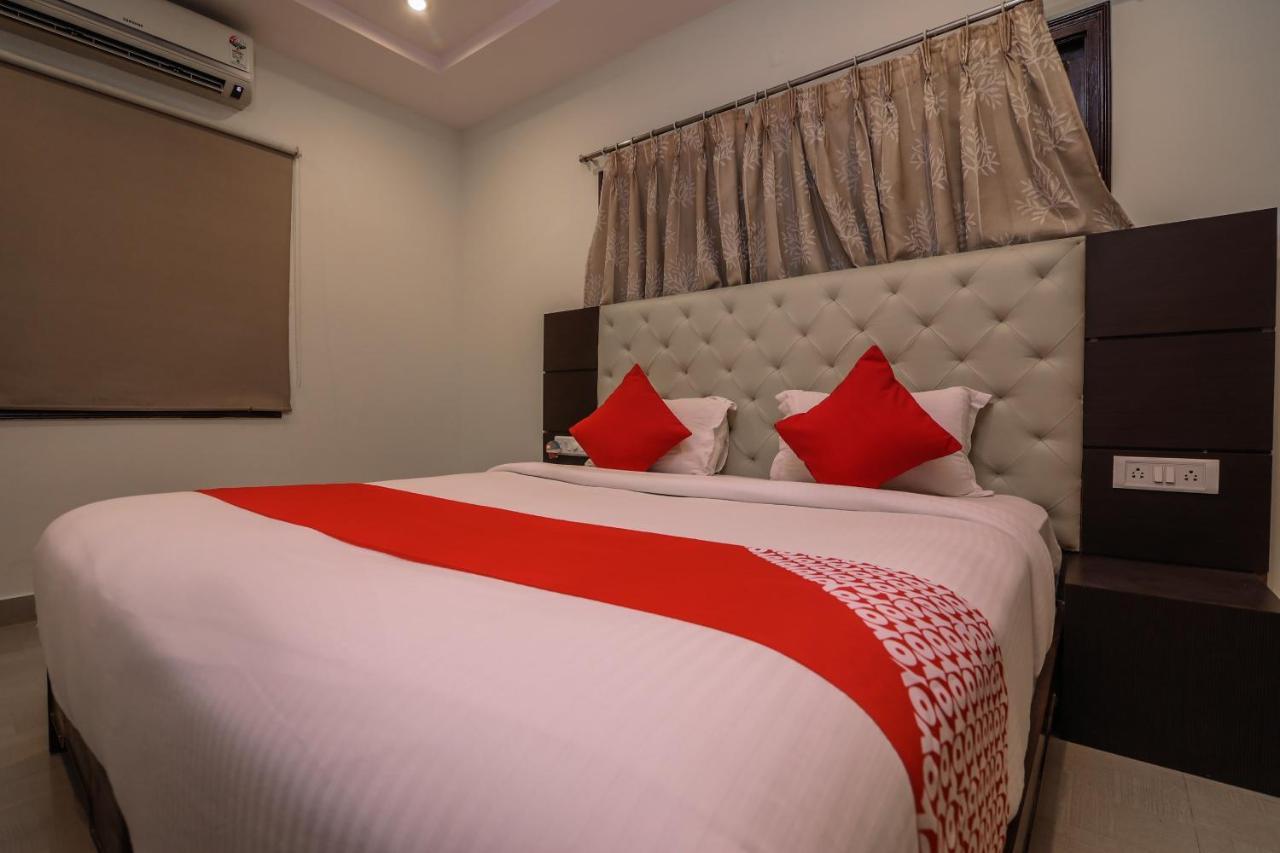 Oyo 588 Kmr Hospitality Services Hyderabad Exterior photo