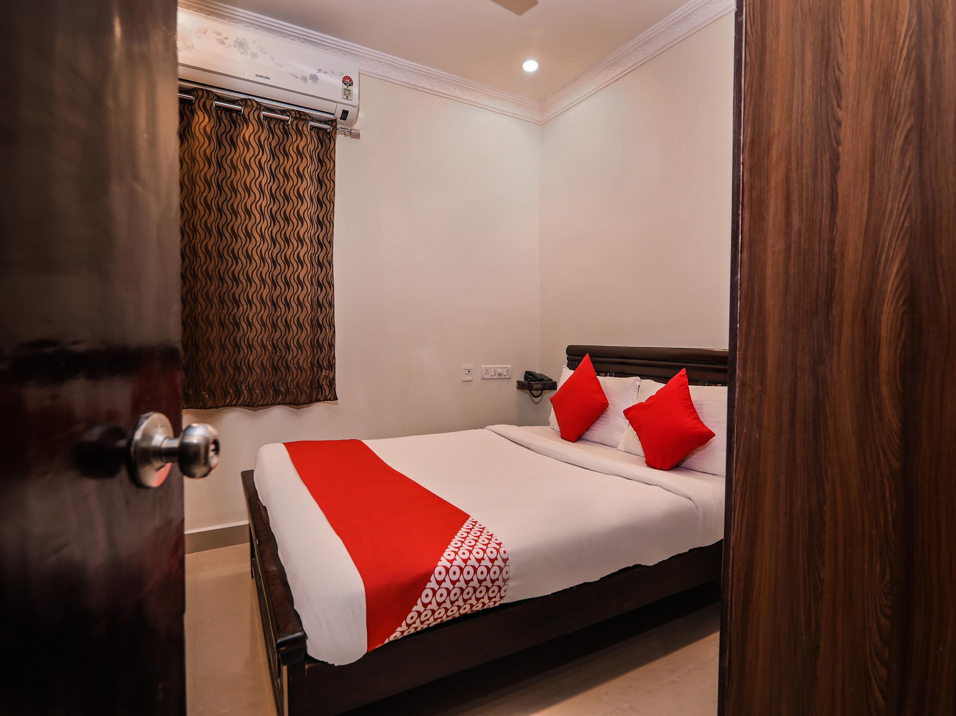 Oyo 588 Kmr Hospitality Services Hyderabad Exterior photo